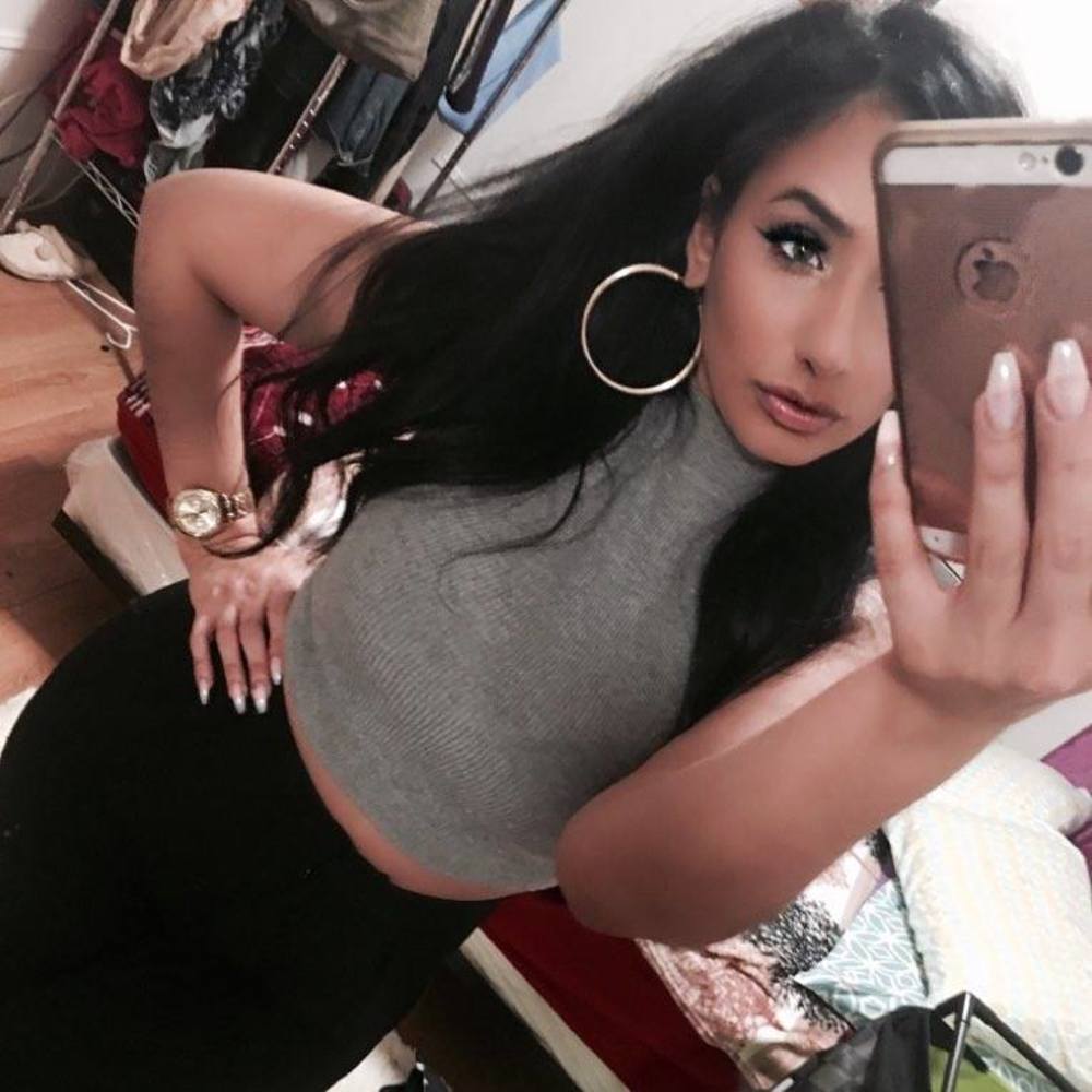 Meet your Posher, Roxana